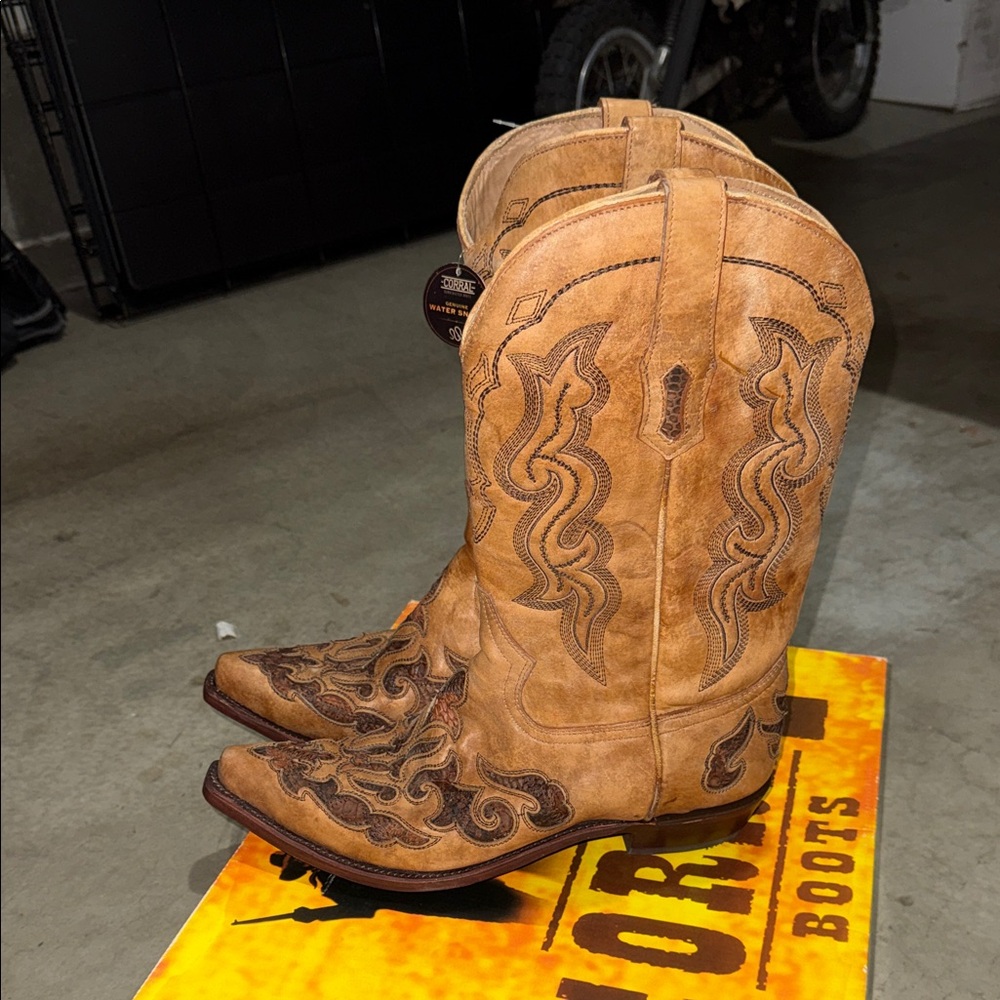 Corral boots